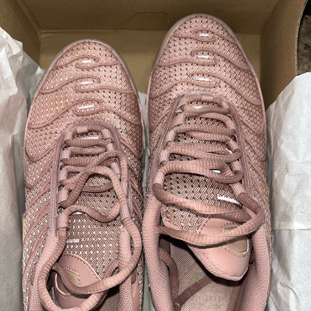 Air Max Plus - Picture 2 of 4